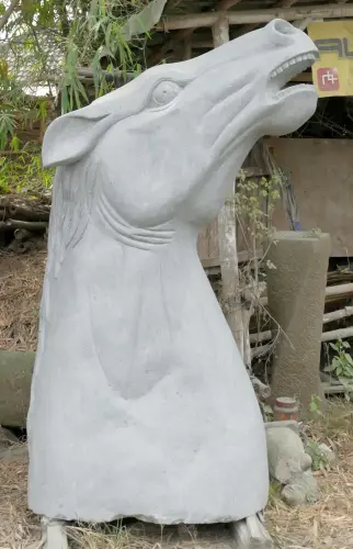 Product image of the product “Head of a Horse made from Riverstone, looking up. 198,5cm Height. ”